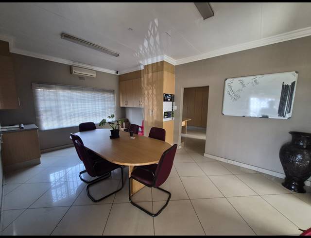 220M² OFFICE TO LET IN ALBERTON NORTH